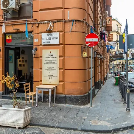 Golden Terrace At Historical Center By Napoliapartments Nápoly