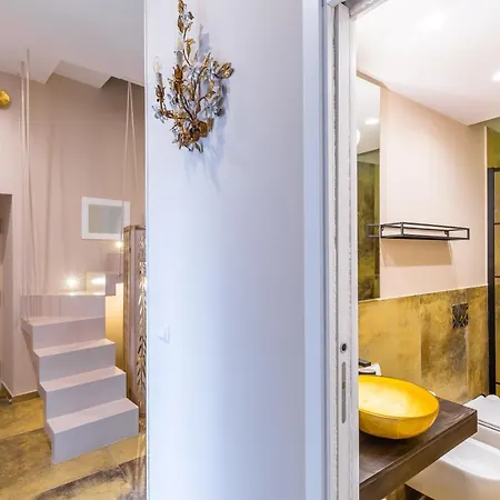 Golden Terrace At Historical Center By Napoliapartments Apartman *