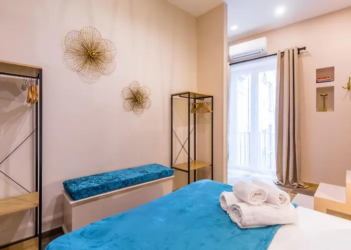 Golden Terrace At Historical Center By Napoliapartments * נאפולי