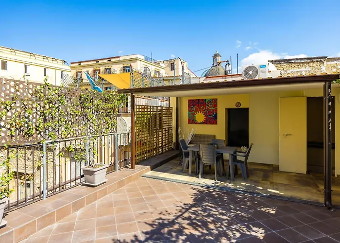 Golden Terrace At Historical Center By Napoliapartments נאפולי